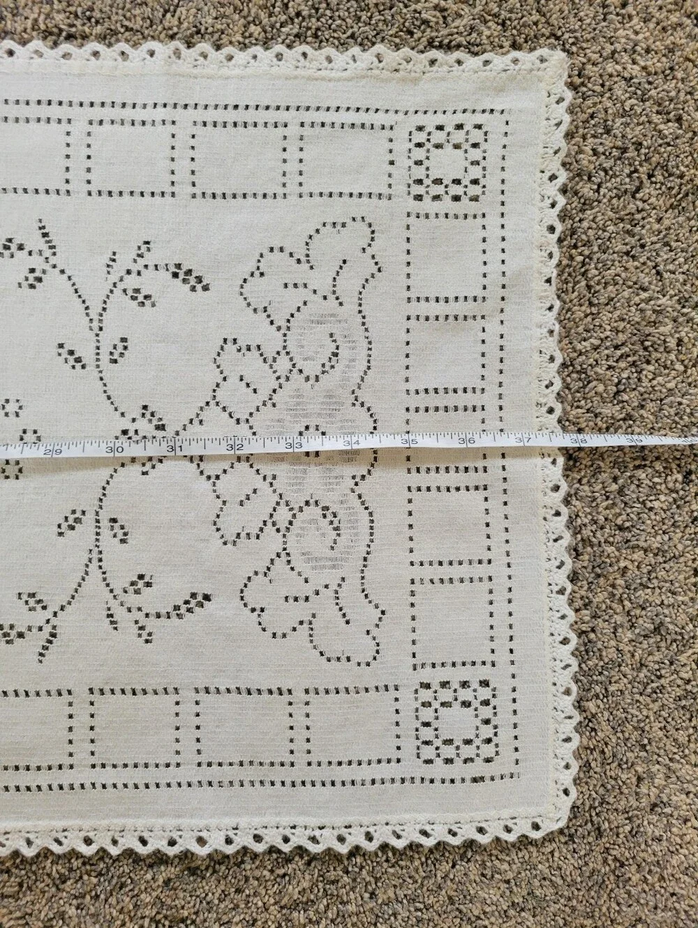 Vintage table runner / vintage dresser scarf